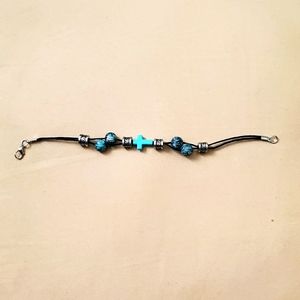 2/$10 💕Turquoise & Silver cross beaded bracelet
